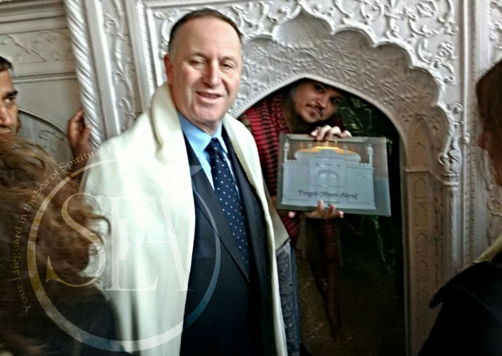 New Zealand Prime Minister John Key Visits Dargah Aasar Sharif in Delhi with Syed Ehraz Ahmed
